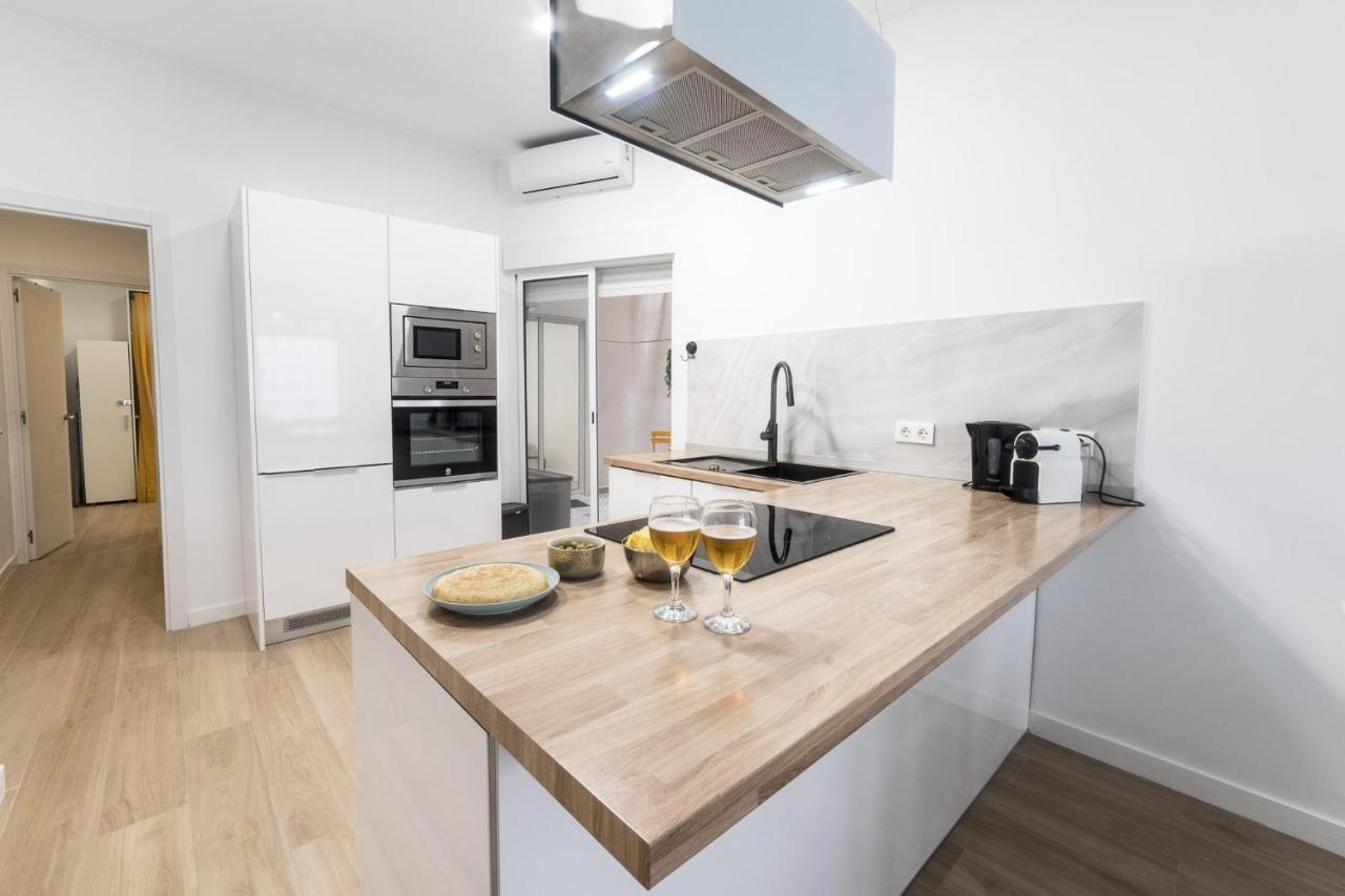 Moonkey - Apto. Albeniz, Con Acogedor Patio Alicante Kültér fotó